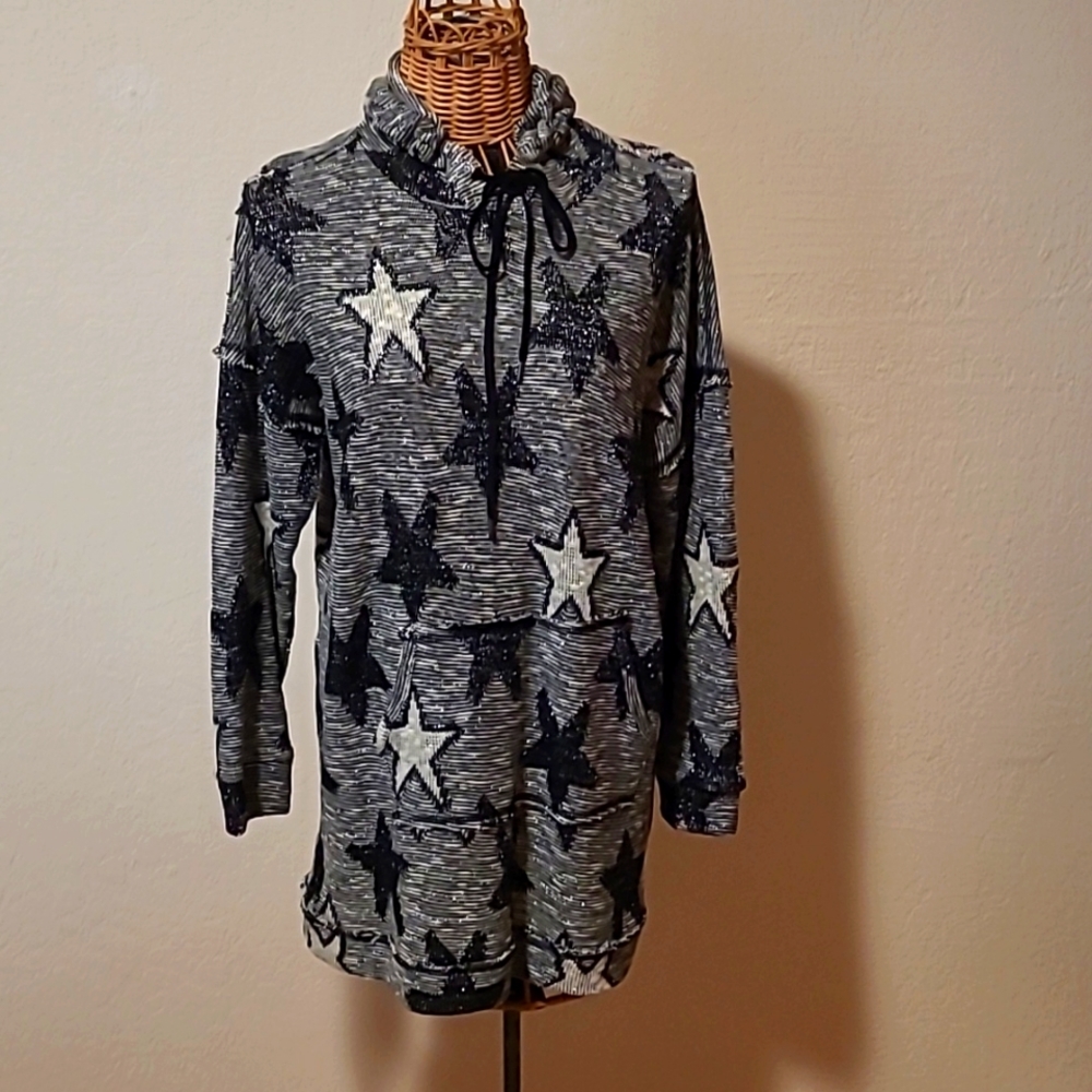 Splendid tunic top with hood